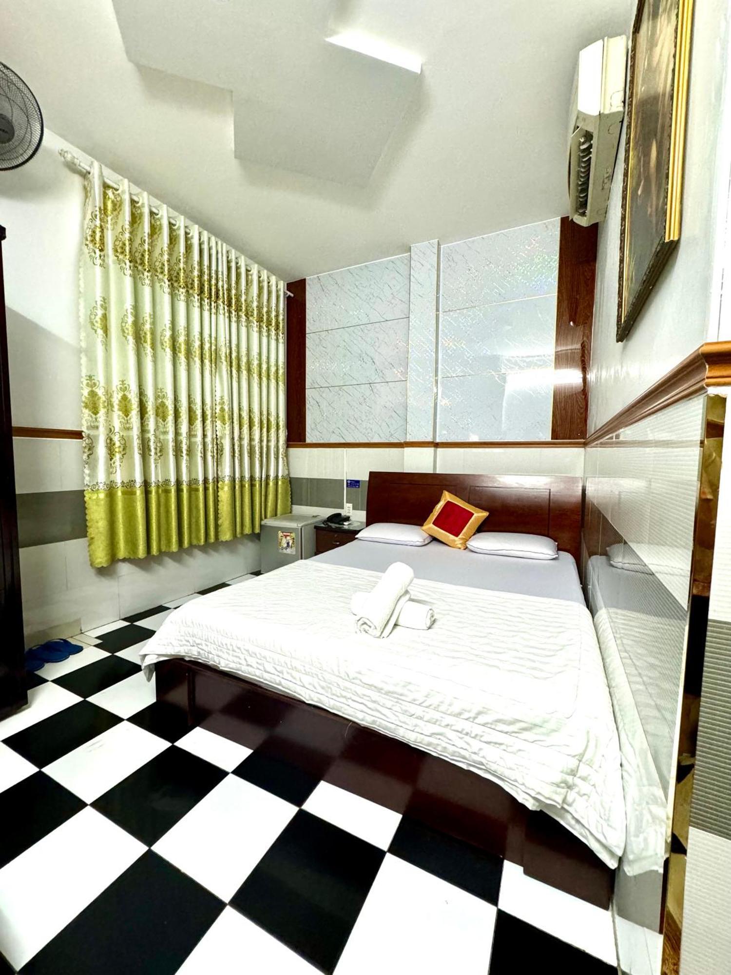 Khach San Tuan Vu Hotel Ho Chi Minh City Exterior photo